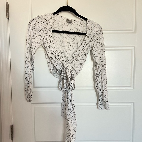 H&M Women’s Black and White Cropped Tie Top Size 2 - Picture 1 of 5